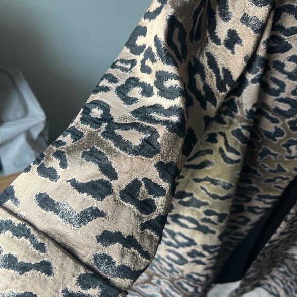 NWT CHICO'S Women’s Topper Shantung Hi Low Leopard Jacket 0 - Picture 2 of 11